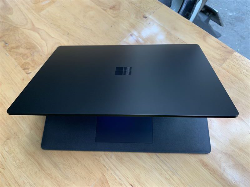 Surface Laptop 2 Màu đen 4