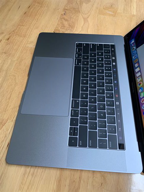 Macbook Pro 2018 Touchbar Grey 15in 13