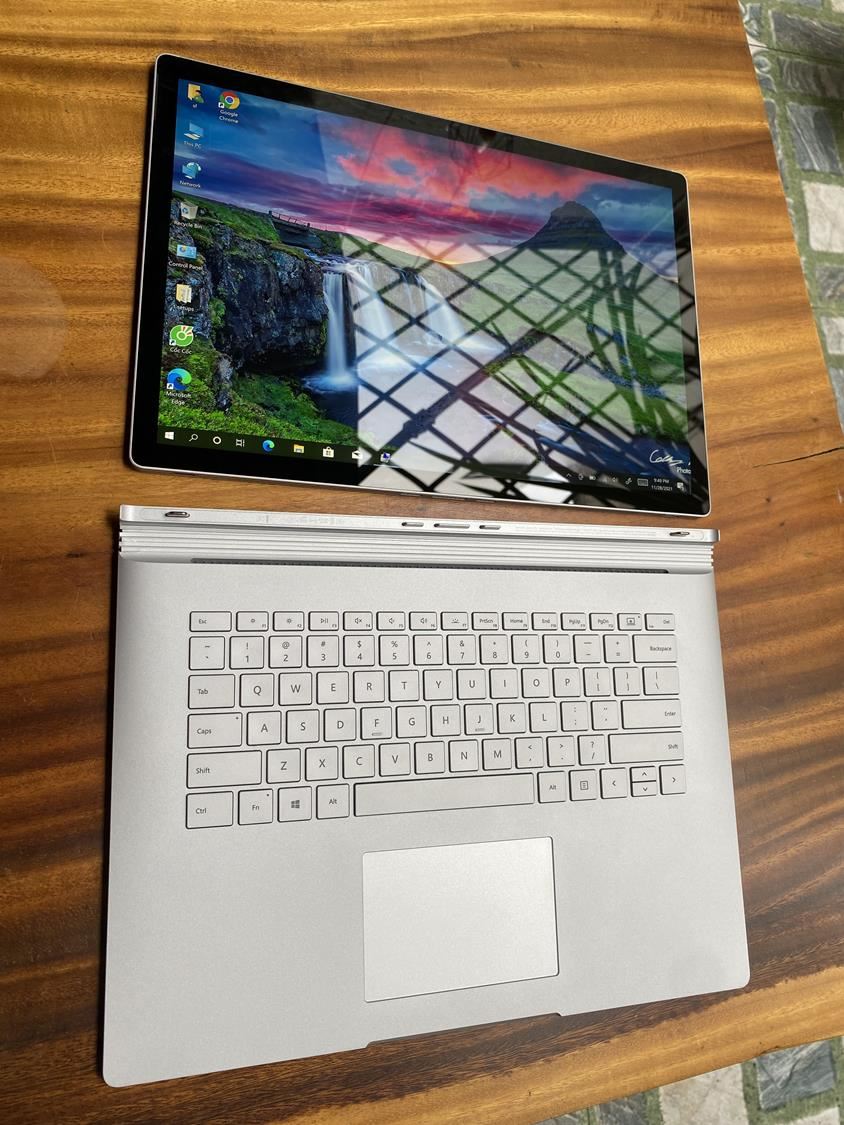 Surface Book 2 15in Dock 7