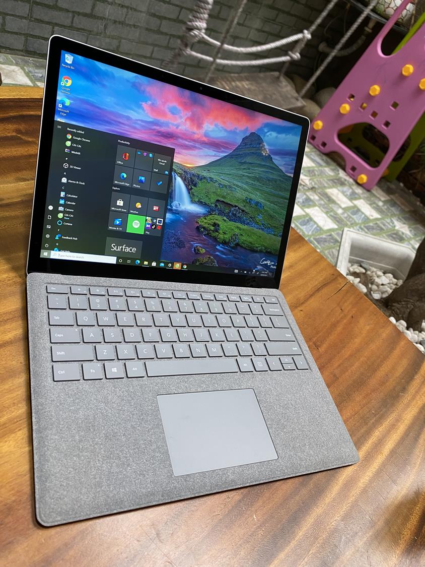 Surface Laptop 1 6