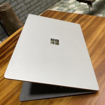 Surface Laptop 1 8