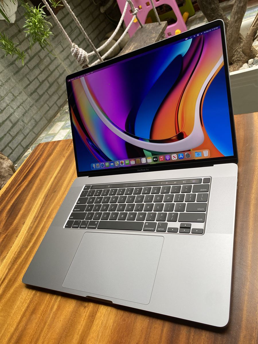 Macbook Pro 16 Inch Grey 1