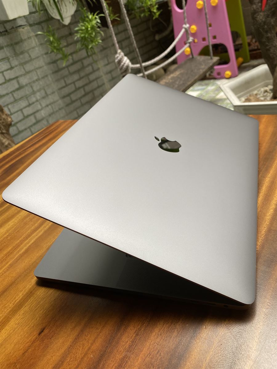 Macbook Pro 16 Inch Grey 3