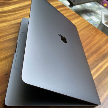 Macbook Pro 16 Inch Grey 4