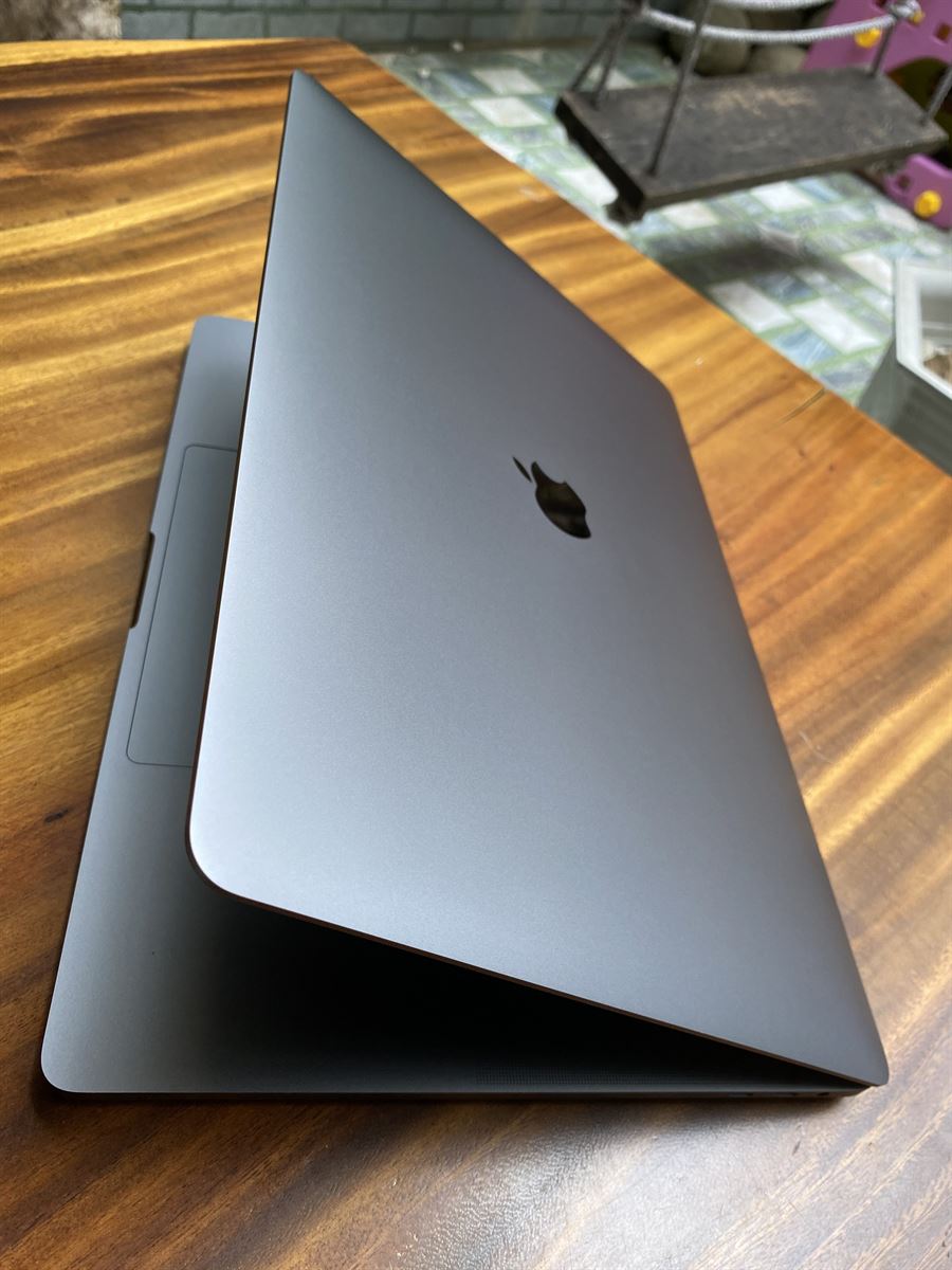 Macbook Pro 16 Inch Grey 4