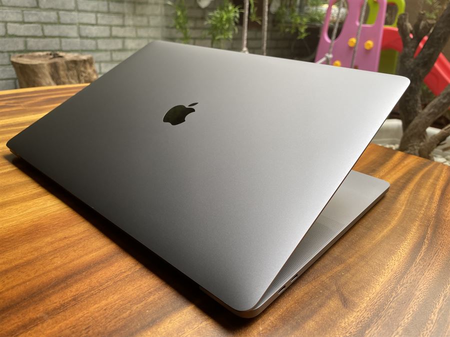 Macbook Pro 16 Inch Grey 7