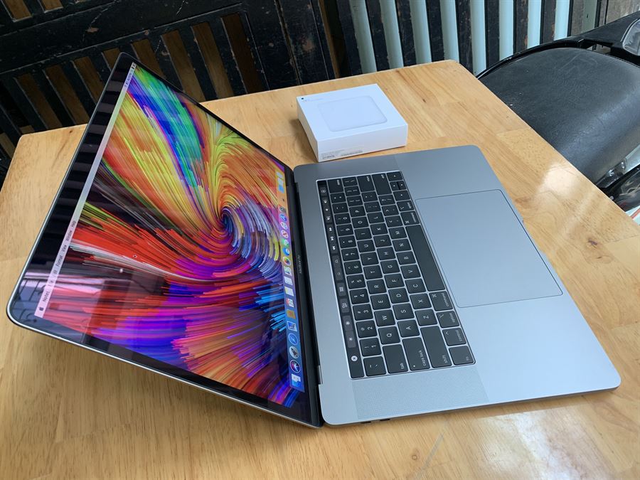 Macbook Pro 2018 Touchbar Grey 15in 19
