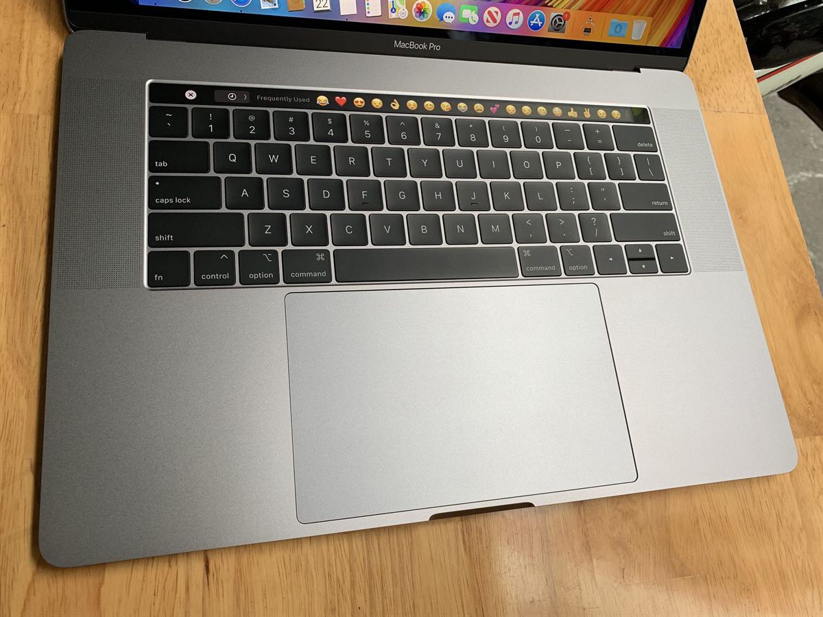 Macbook Pro 2018 Touchbar Grey 15in 4