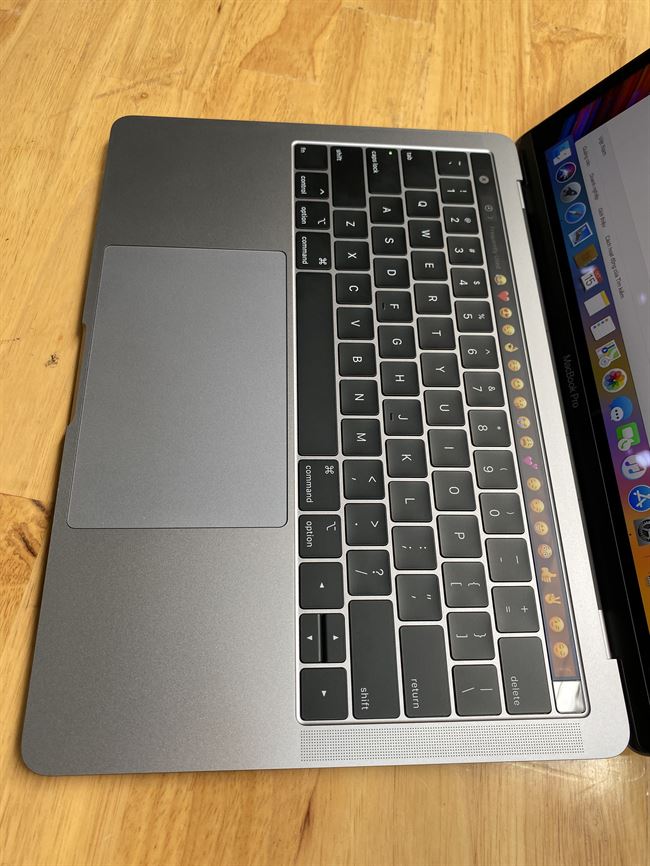 Macbook Pro 13in 2019 Touch Bar Grey 4