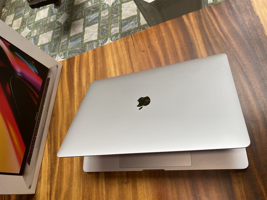 Macbook Pro 16 Inch Box Sliver 5
