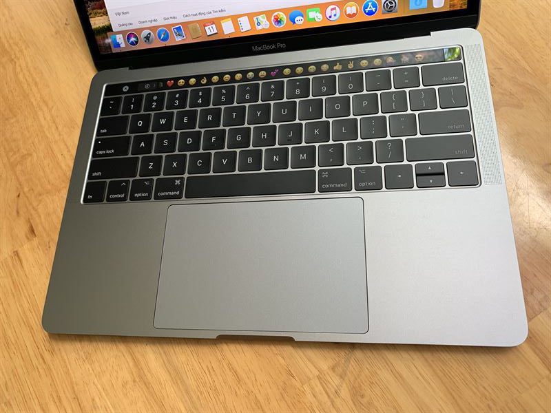 Macbook Pro 13 Touch Bar Grey 11
