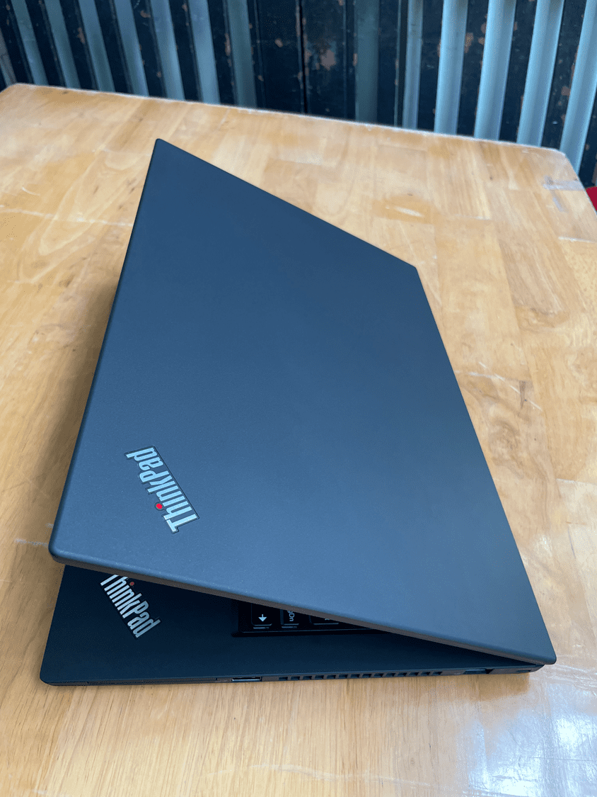 Lenovo Thinkpad T14 Ryzen 5 (2)