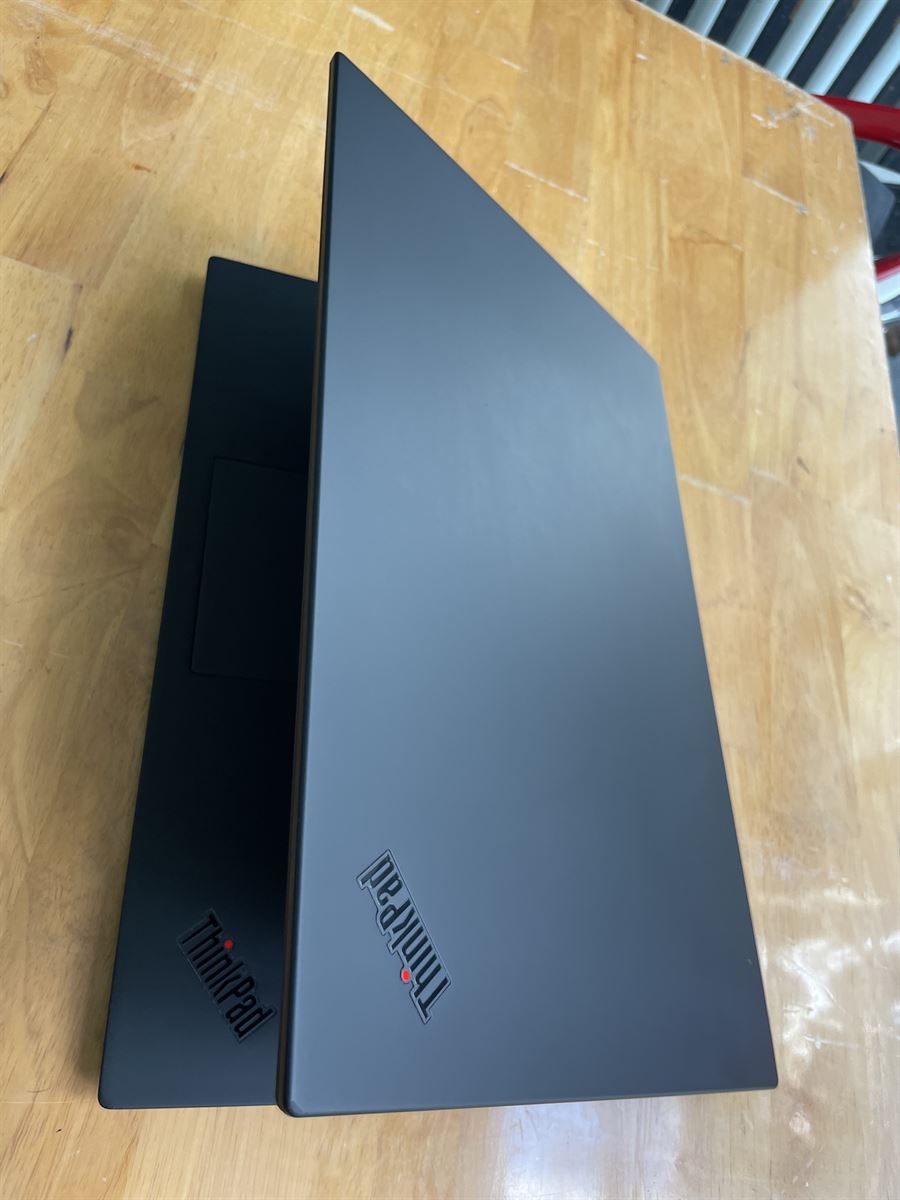 Lenovo Thinkpad P1 Core I7 4k (1)