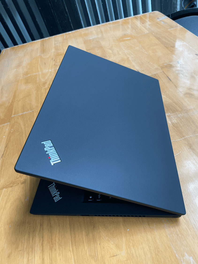 Lenovo Thinkpad T14 Gen 2 Core I7 11th (1)
