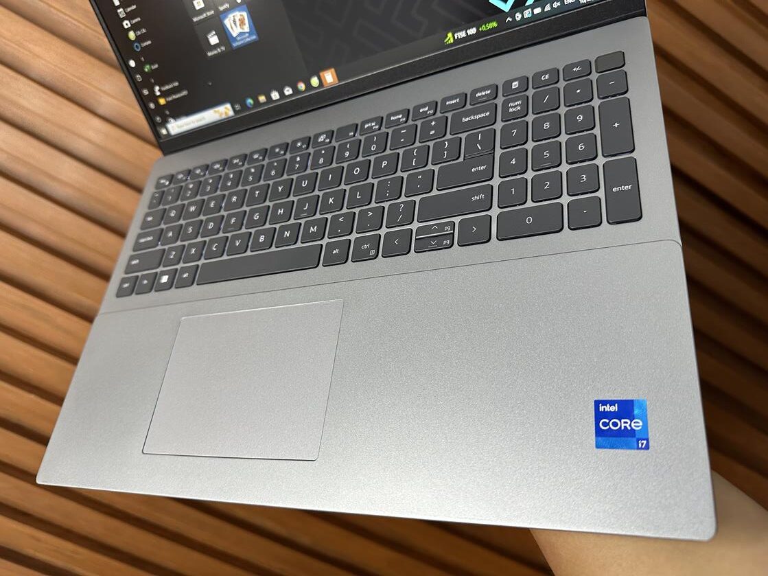 Laptop Dell Vostro 5620 Cũ Core i7